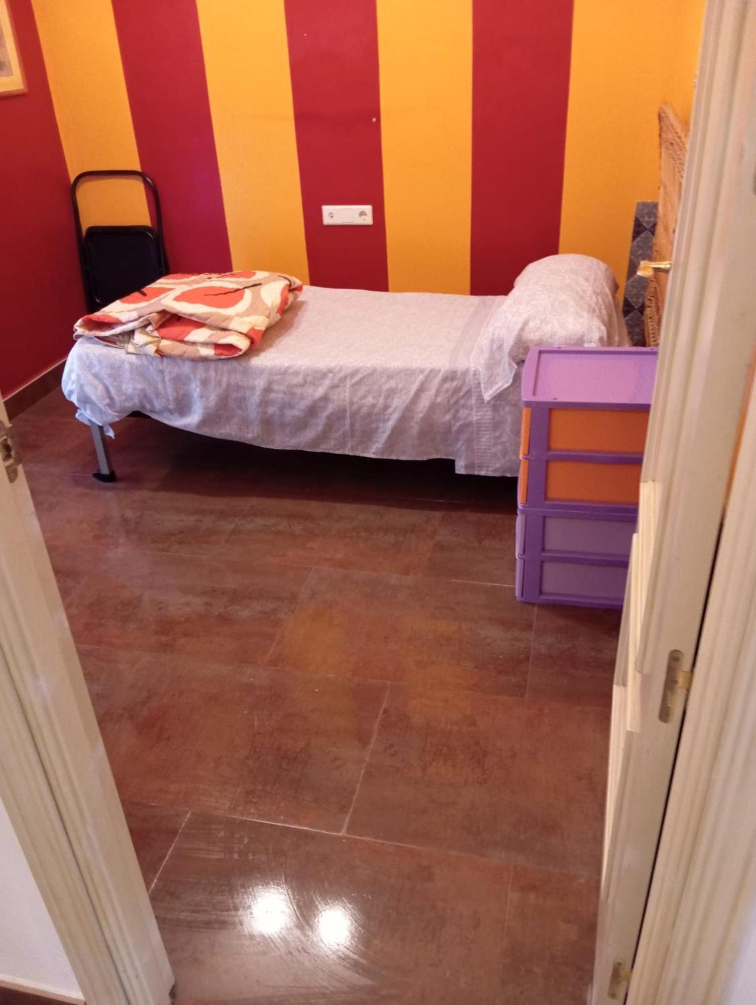 En Pleno Centro De 3 3 Banos Privados * Marchena (Seville)