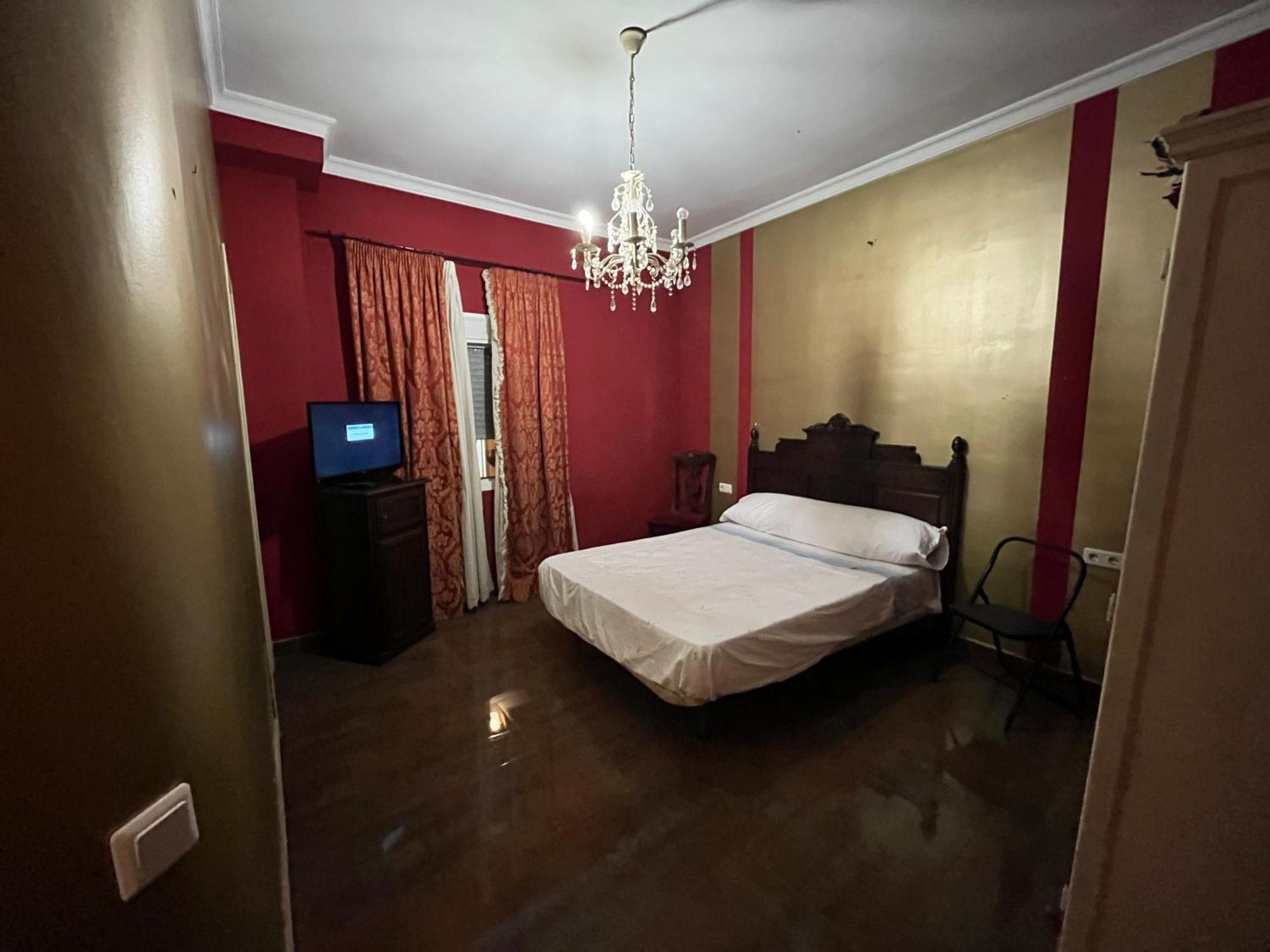 En Pleno Centro De 3 3 Banos Privados * Marchena (Seville)